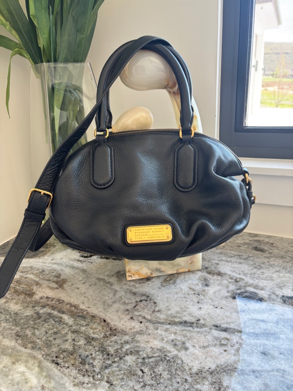 Marc Jacobs Black Pebbled Leather Dome Crossbody with Gold Plate - Picture 3 of 9